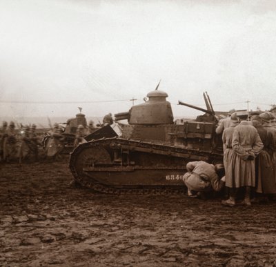 Avanzando con tanques, c1914-c1918 de Unbekannt