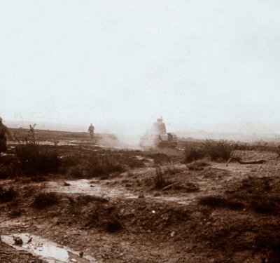 Avanzando con tanques, c1914-c1918 de Unbekannt