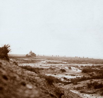 Avanzando con tanques, c. 1914-c. 1918 de Unbekannt