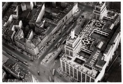 Vista aérea de Hermannplatz, Berlín Neukoelln, Alemania, desde un Zeppelin, c1931 de Unbekannt