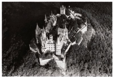 Vista aérea del castillo de Hohenzollern, Baden-Wurtemberg, Alemania, desde un zepelín, c. 1931 1933 de Unbekannt