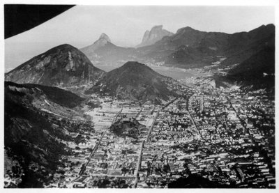 Vista aérea de Río de Janeiro, Brasil, desde un zepelín, 1930-1933 de Unbekannt