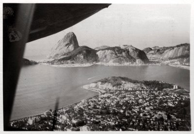 Vista aérea de Río de Janeiro, Brasil, desde un Zeppelin, 1930-1933 de Unbekannt