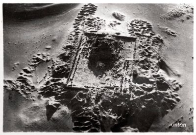 Vista aérea de excavaciones arqueológicas cerca de Saqqara, Egipto, 1931-1933 de Unbekannt