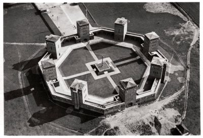 Vista aérea del Memorial de Tannenberg, cerca de Olsztynek, Polonia, desde un Zeppelin, c1931 1933 de Unbekannt