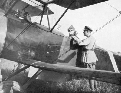 Alberto I de Bélgica, saliendo en avión para visitar las líneas del Yser, c1917 de Unbekannt