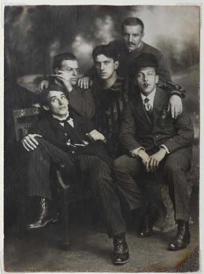 Aleksei Kruchenykh, David Burliuk, Vladimir Mayakovsky, Nikolai Burliuk y Benedikt Livshits de Unbekannt