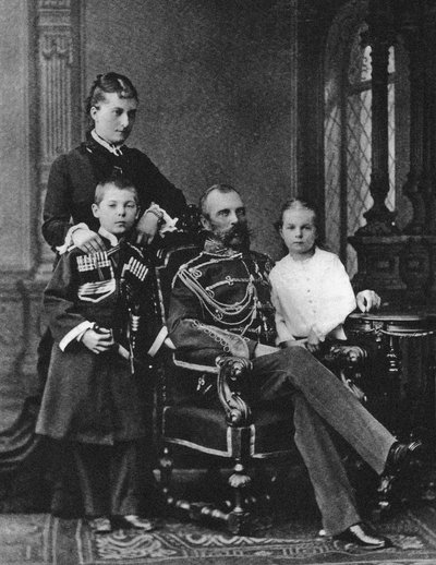 Alejandro II de Rusia y la Princesa Ekaterina Mikhailovna Yurievskaya con niños de Unbekannt