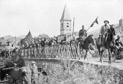 Soldados estadounidenses entrando en el pueblo de Nonsard, cerca de Saint-Mihiel, Francia, 12-15 de septiembre de 1918 de Unbekannt