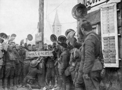 Soldados estadounidenses en el pueblo de Nonsard, noreste de Saint-Mihiel, 1926 de Unbekannt