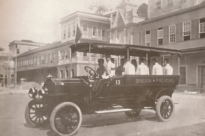 Un Automóvil de la Fuerza de Policía Militar, 1914 de Unbekannt