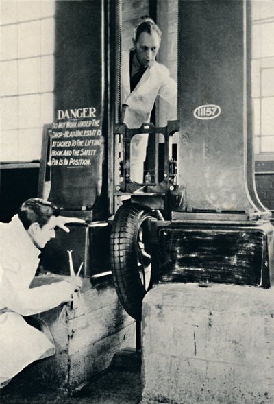 Una Prueba de Impacto en la Casa de Pruebas de Dunlop, 1937 de Unbekannt