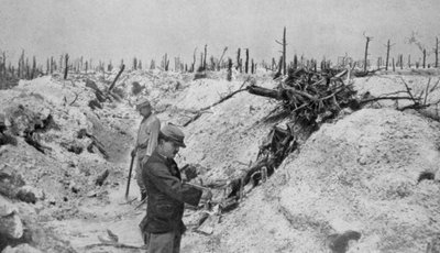 Una trinchera alemana abandonada alrededor de Mesnil, Champagne, Francia, Primera Guerra Mundial de Unbekannt
