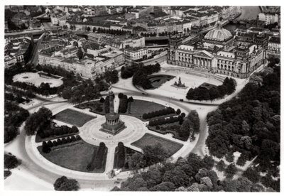 Vista aérea de la Königsplatz, Múnich, Alemania, desde un zepelín de Unbekannt