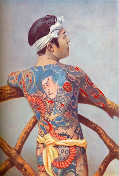 Un hombre japonés elaboradamente tatuado de Unbekannt