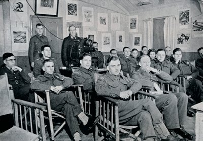 Grupo de Arte del Ejército: Adrian Hill, R.B.A., R.O.I., dando una conferencia sobre El Arte y los Objetivos de Picasso, 1944 de Unbekannt