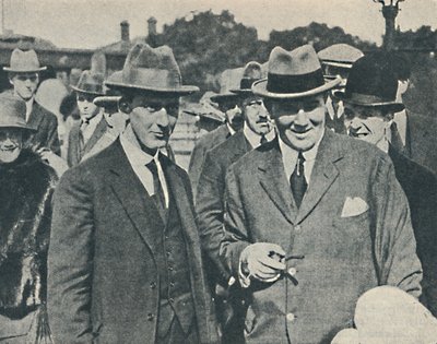 Llegada a Inglaterra. Capitán Cecil Foster y su oficial jefe Gravesend, agosto de Unbekannt