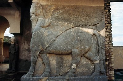 Arte asirio: toro alado, guardián de la entrada del palacio, escultura de Unbekannt