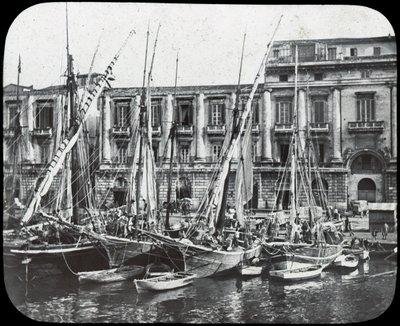 En el muelle, puerto de Messina, Sicilia, Italia, finales del siglo XIX o principios del XX de Unbekannt