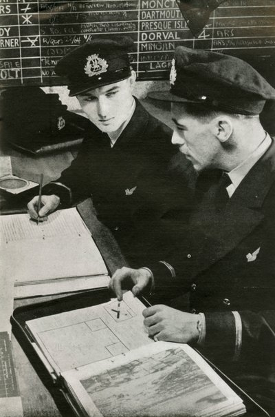 Oficiales de navegación de BOAC elaborando un plan de vuelo, Segunda Guerra Mundial, c. 1939-c. 1944 1946 de Unbekannt