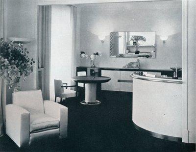 Esquina del bar de un comedor diseñado por Jacques Adnet, c. 1940 de Unbekannt