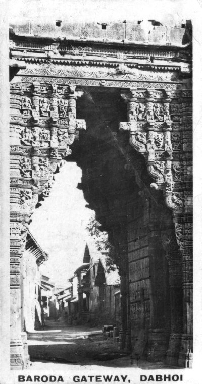 Puerta de Baroda, Dabhoi, Gujarat, India, c. 1925 de Unbekannt