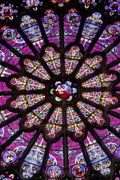 Basílica de San Denis, transepto norte, vidriera (un detalle), rosetón sobre la puerta central, Saint-Denis, Francia de Unbekannt