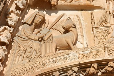 Monasterio de Batalha: evangelista Lucas y el buey, su símbolo, Batalha, Portugal de Unbekannt
