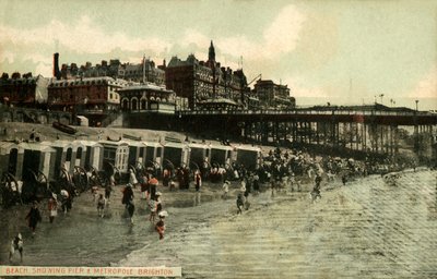 Playa mostrando el muelle y el Metropole, Brighton, finales del siglo XIX-principios del siglo XX de Unbekannt