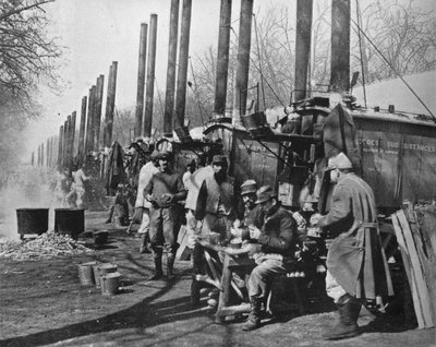 Detrás de las líneas francesas, cocinas de campaña del ejército francés, 1915 de Unbekannt