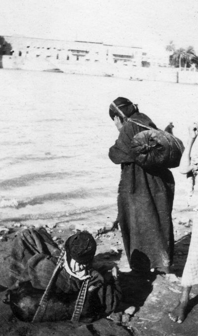 Bhistis o Portadores de Agua, Basora, Irak, 1917-1919 de Unbekannt