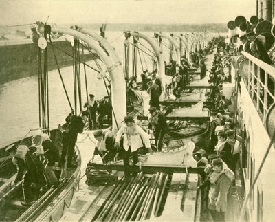 Ejercicio de bote a bordo del Aquitania, c. 1930 de Unbekannt