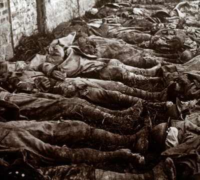 Cuerpos después del ataque de Unbekannt
