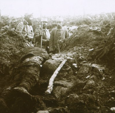 Cuerpos y prisioneros, Les Éparges, norte de Francia, 1915 de Unbekannt