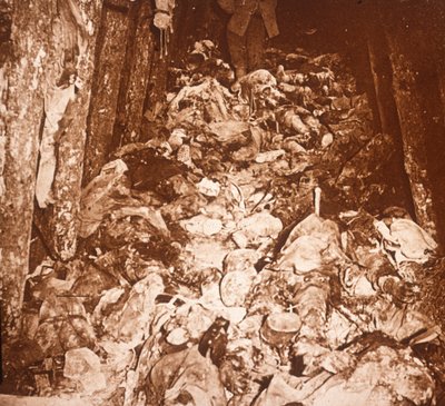 Cuerpos en túneles bajo el Monte Cornillet, Champaña, norte de Francia, c1917 de Unbekannt