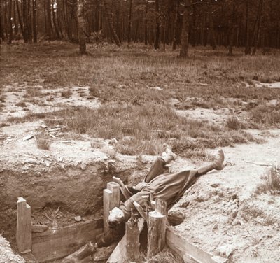 Cuerpo de soldado muerto, Argonne, norte de Francia, c1914-c1918 de Unbekannt