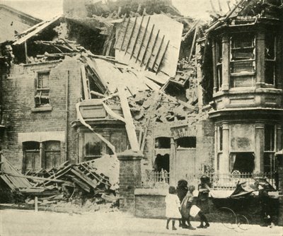 Casas dañadas por bombas, Hartlepool, Primera Guerra Mundial, diciembre 1914, c1920 de Unbekannt