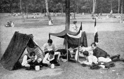 Niños acampando, Berlín, Alemania de Unbekannt