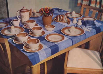 Desayuno - Una disposición de mesa de desayuno por Bowman Bros. Ltd., Londres, 1939 de Unbekannt
