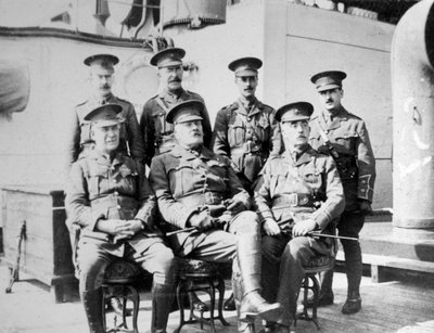 Oficiales británicos en el barco prisión Royal Edward anclado cerca de Southend, noviembre de 1914 de Unbekannt