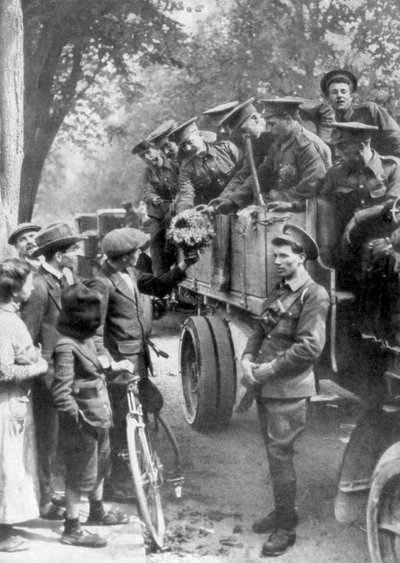 Tropas británicas en camino al frente, Francia, 1914 de Unbekannt