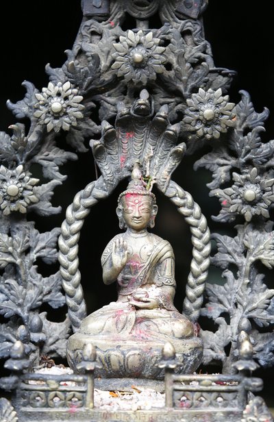Buda en el templo Dorado, Patan, Nepal de Unbekannt