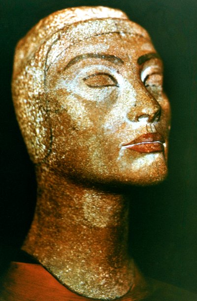 Busto de Nefertiti, reina y esposa del faraón egipcio Akhenatón Amenhotep IV de Unbekannt