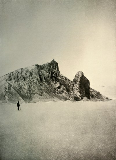Cabo Barne. El pilar en el primer plano derecho es volcánico, c1908 de Unbekannt