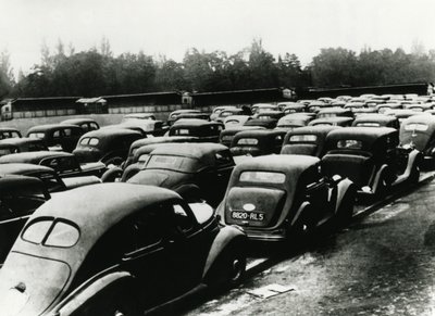 Coches confiscados por los alemanes ocupantes, Vincennes, París, 1940-1944 de Unbekannt