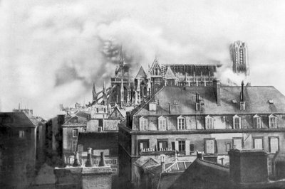 Catedral de Reims en llamas por bombardeo alemán, Francia, 1914 de Unbekannt