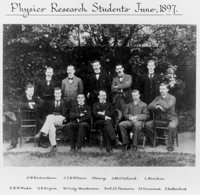 Estudiantes de investigación del Laboratorio Cavendish de Unbekannt