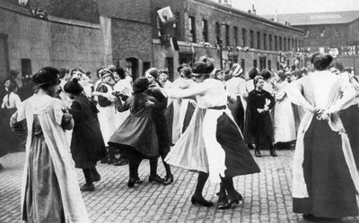 Celebrando el fin de la Primera Guerra Mundial, 1918, 1935 de Unbekannt