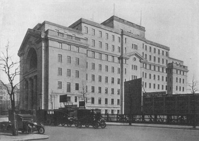 Bloque Central de Bush House, Londres, desde Aldwych, 1924 de Unbekannt