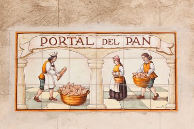 Pintura en azulejo cerámico de un puesto de panadero del siglo XVII o XVIII en la Plaza Mayor, Trujillo, Provincia de Cáceres, España de Unbekannt
